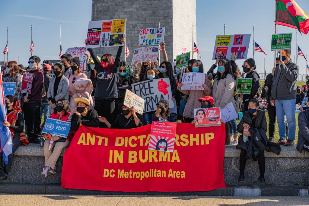 Rrotestors in DC holding signs against dictatorship in burma