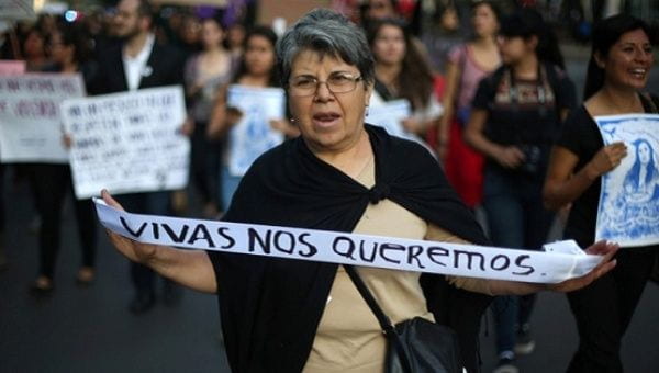A woman holding up a sign that reads “Vivas Nos Queremos” which roughly translates to both “we want ourselves alive” and “we love ourselves alive.” This slogan has been widely used by the feminist movement across Latin America in response to high rates of femicide. (Photo: Reuters)