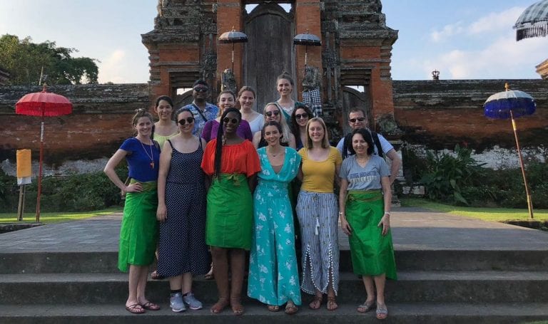 PUTTING CLASSROOM LESSONS  INTO PRACTICE IN INDONESIA: STUDENTS CONSULT IN POPULAR TOURISM DESTINATIONS OF BALI AND BANDUNG