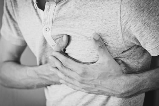 Shared decision making aid increases patient knowledge, decreases rate of admission for low risk chest pain